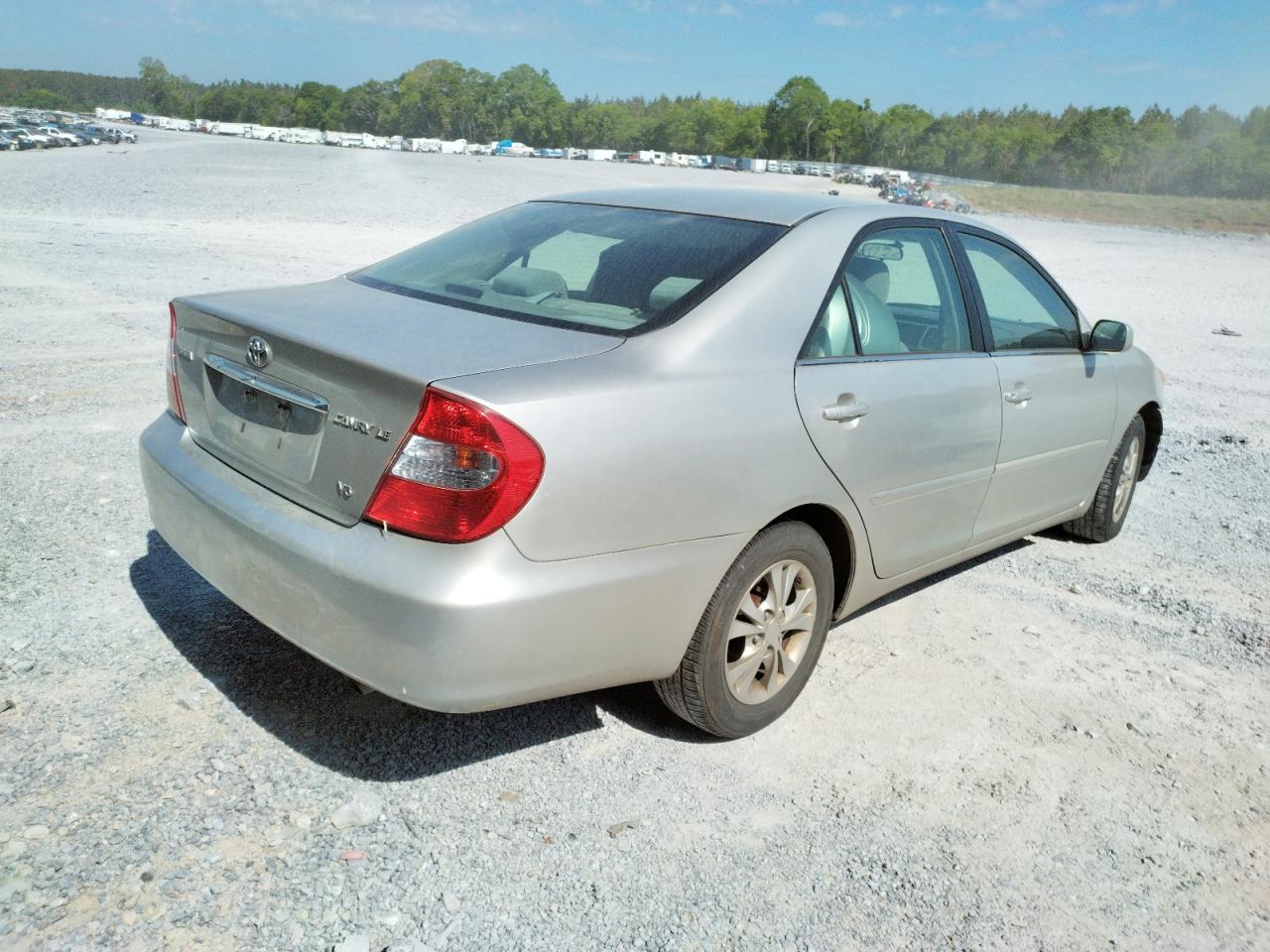 Photo 4 from auction – 2004 TOYOTA CAMRY LE with VIN 4T1BF30K74U582375