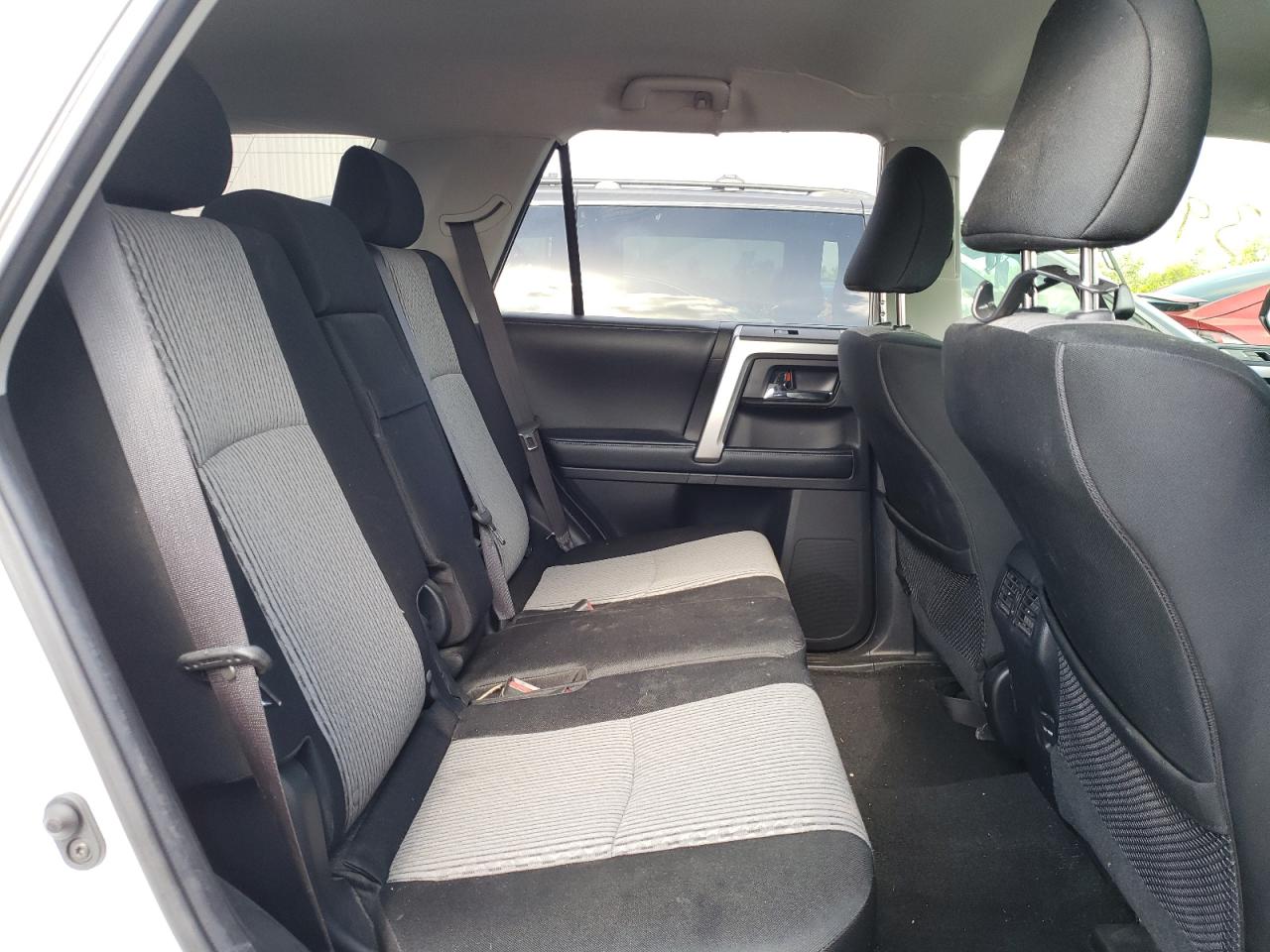 Photo 6 from auction – 2019 TOYOTA 4RUNNER SR with VIN JTEZU5JR2K5210932