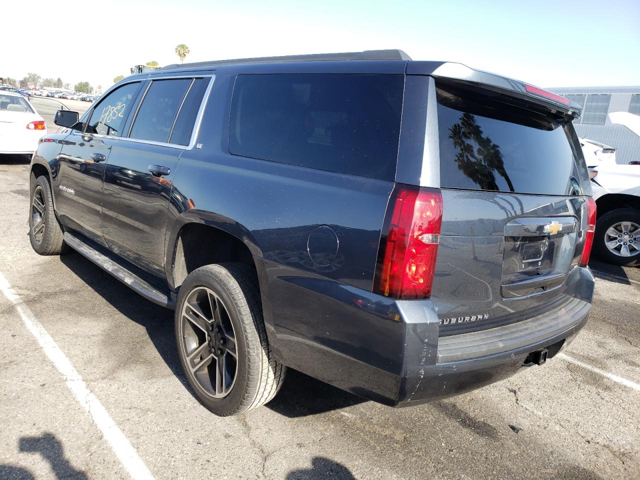 Photo 3 from auction – 2019 CHEVROLET SUBURBAN C with VIN 1GNSCHKCXKR342065