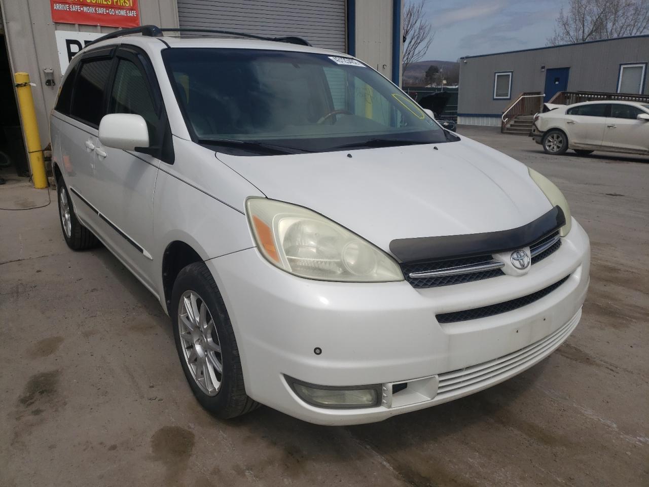 TOYOTA SIENNA XLE 2004 with VIN 5TDBA22CX4S014287 - Photo from auction