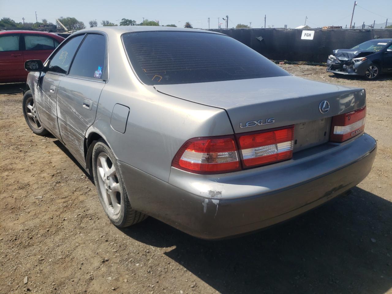 Foto 3 de la subasta – 2000 LEXUS ES 300 con VIN JT8BF28G0Y0262678