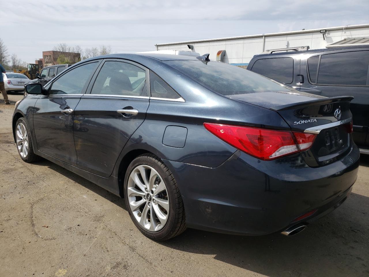 Photo 3 from auction – 2013 HYUNDAI SONATA SE with VIN 5NPEC4AC5DH650397