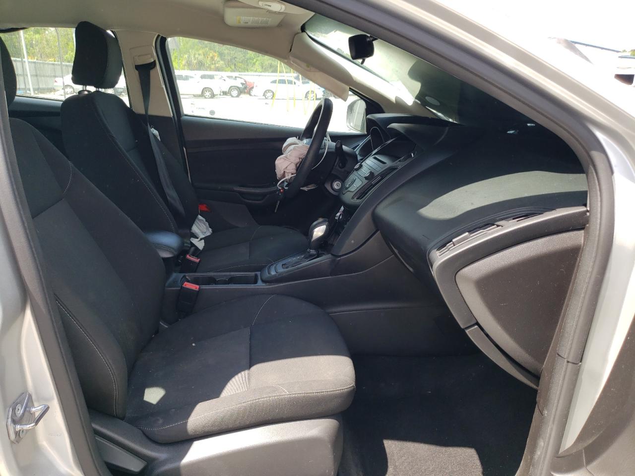 Photo 5 from auction – 2017 FORD FOCUS with VIN 1FADP3F26HL242024