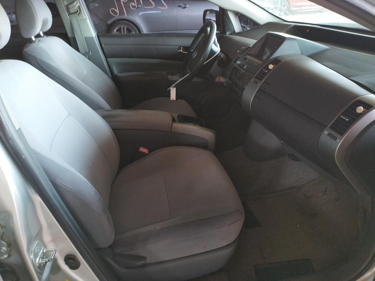 Photo 5 from auction – 2004 TOYOTA PRIUS with VIN JTDKB20UX40017542