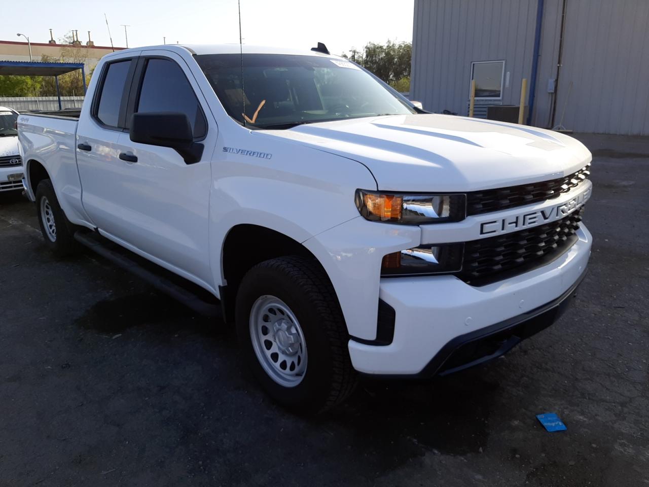 CHEVROLET SILVERADO 2020 with VIN 1GCRYAEFXLZ168019 - Photo from auction