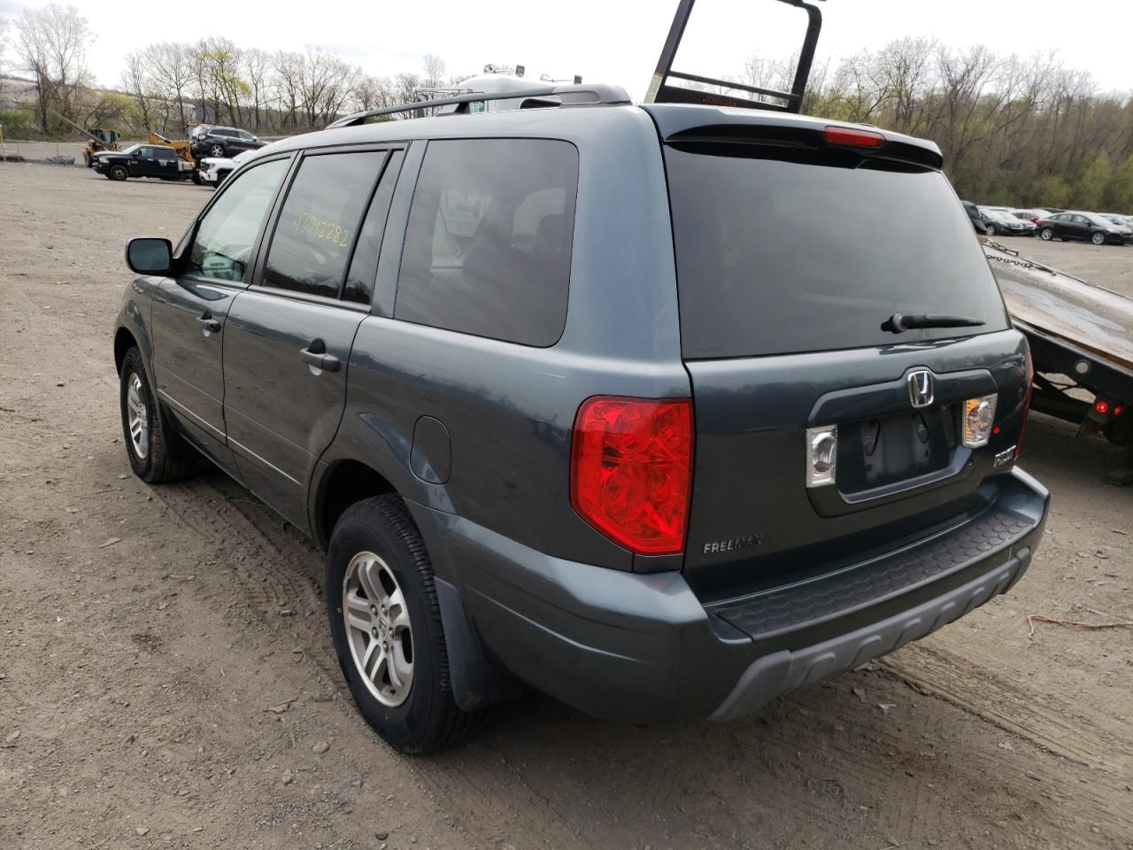 Photo 3 from auction – 2005 HONDA PILOT EXL with VIN 5FNYF185X5B010535