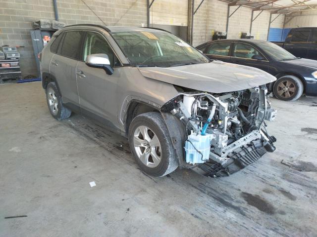 TOYOTA RAV4 XLE 2019 with VIN JTMP1RFV5KJ015870 - Photo from auction