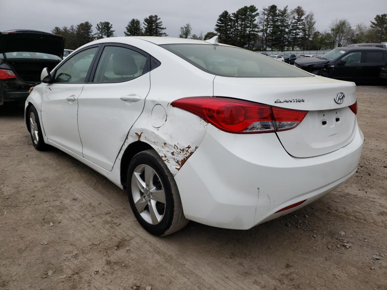 Photo 3 from auction – 2012 HYUNDAI ELANTRA GL with VIN 5NPDH4AE7CH122244