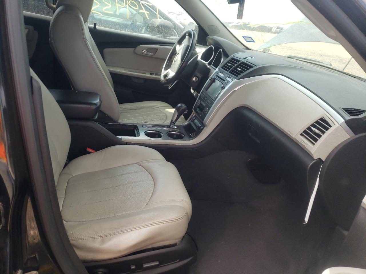 Photo 5 from auction – 2011 CHEVROLET TRAVERSE L with VIN 1GNKVLED1BJ370708