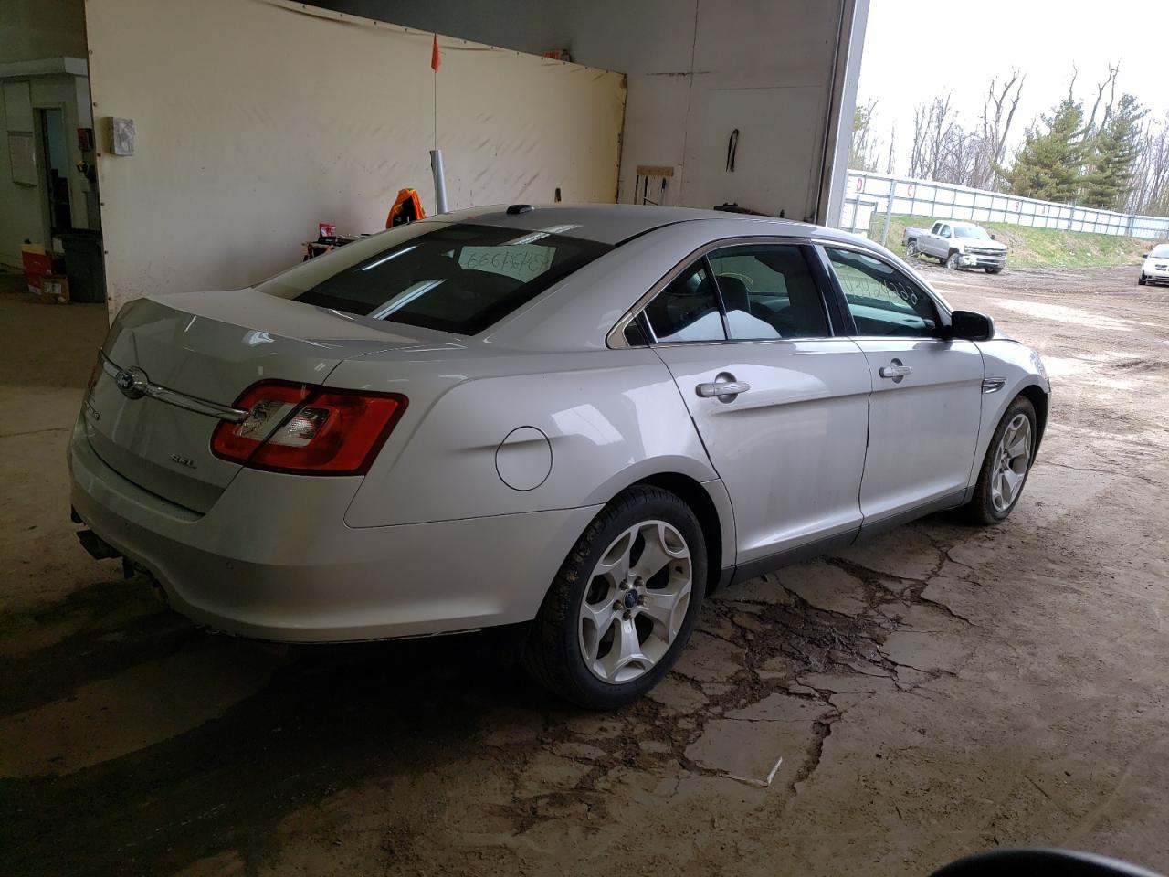 Photo 4 from auction – 2011 FORD TAURUS SEL with VIN 1FAHP2EW6BG175604
