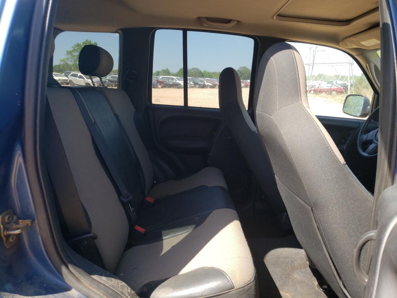 Photo 6 from auction – 2004 JEEP LIBERTY SP with VIN 1J4GL48K04W310147
