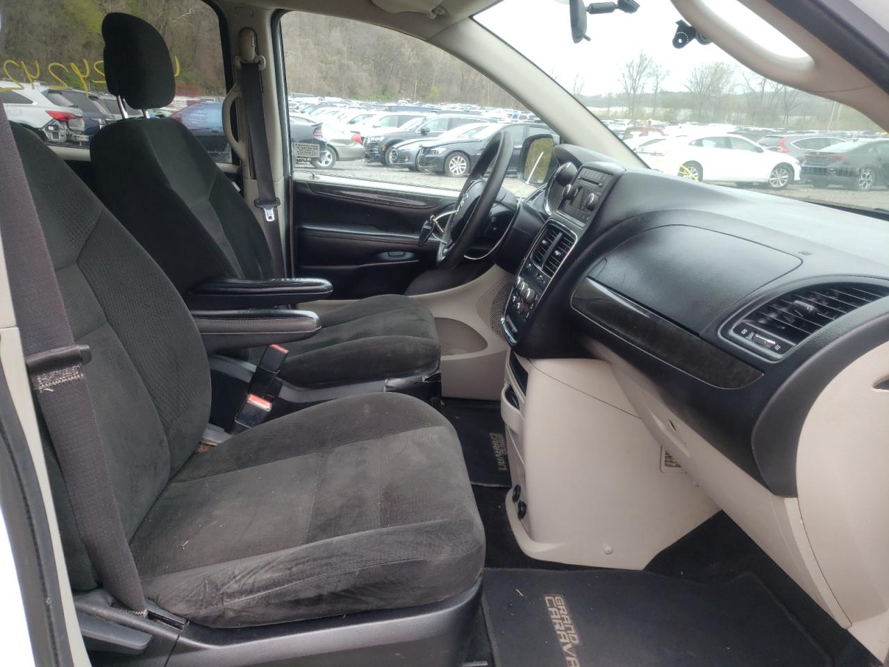 Photo 5 from auction – 2015 DODGE GRAND CARA with VIN 2C4RDGBG8FR681974