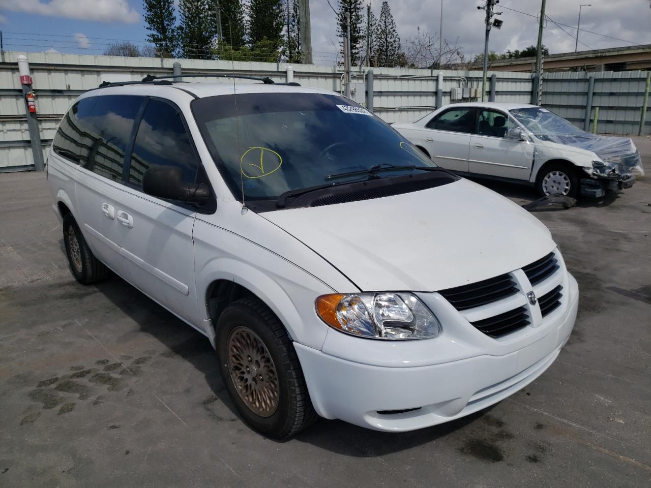 DODGE GRAND CARA 2005 with VIN 2D4GP44L05R134836 - Photo from auction