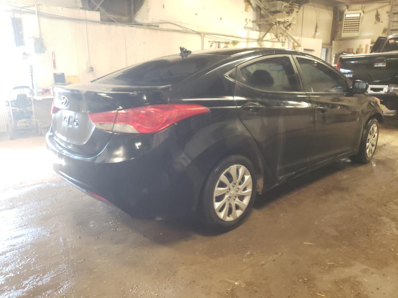Photo 4 from auction – 2012 HYUNDAI ELANTRA GL with VIN 5NPDH4AE5CH069754