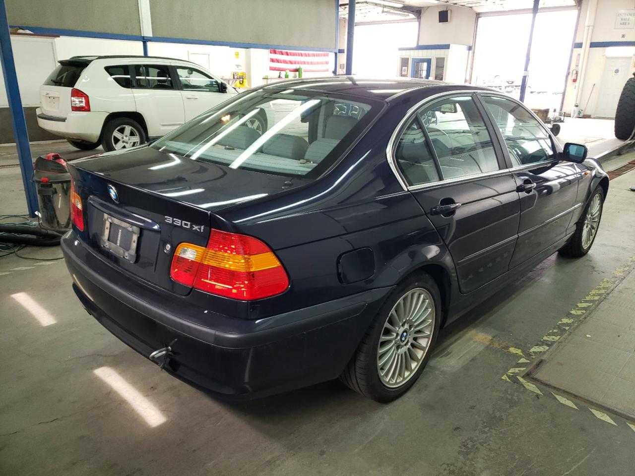Photo 4 from auction – 2003 BMW 330 XI with VIN WBAEW53423PG09795