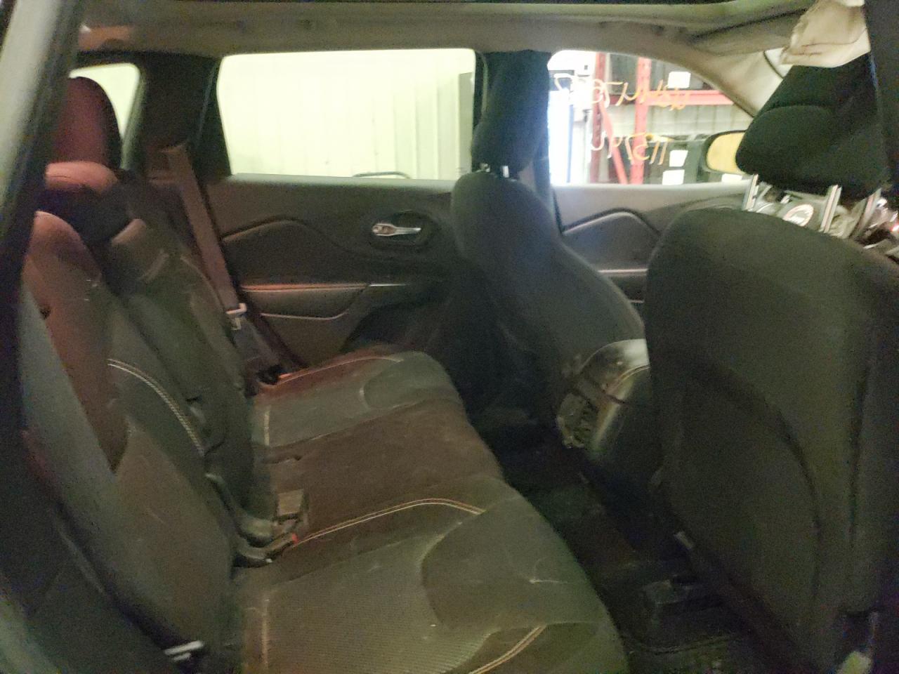 Photo 6 from auction – 2016 JEEP CHEROKEE L with VIN 1C4PJLCB6GW350637