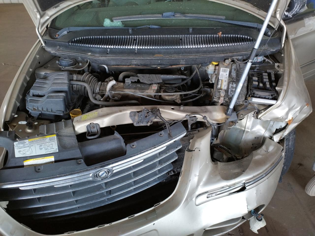 Photo 7 from auction – 2005 CHRYSLER TOWN & COU with VIN 2C8GP64L65R430385