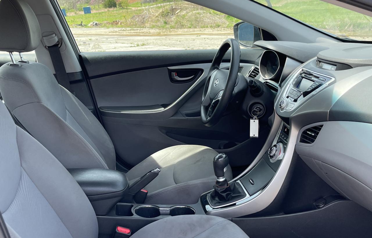 Photo 5 from auction – 2012 HYUNDAI ELANTRA GL with VIN KMHDH4AE2CU428561