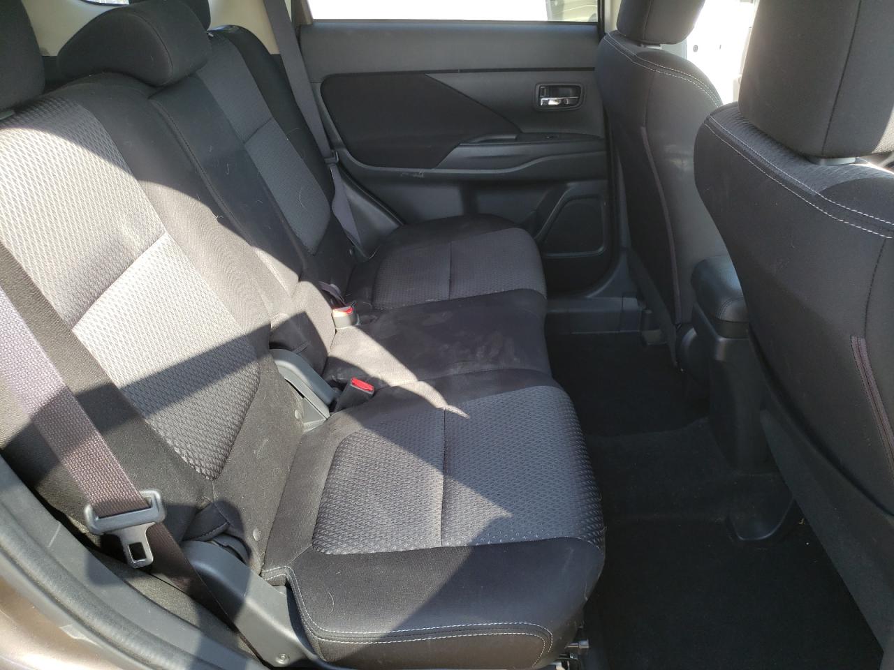 Photo 6 from auction – 2018 MITSUBISHI OUTLANDER with VIN JA4AD2A38JZ011543
