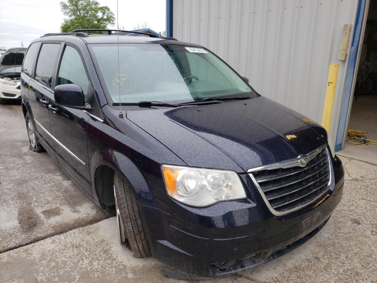 CHRYSLER TOWN & COU 2010 with VIN 2A4RR5DX8AR183540 - Photo from auction