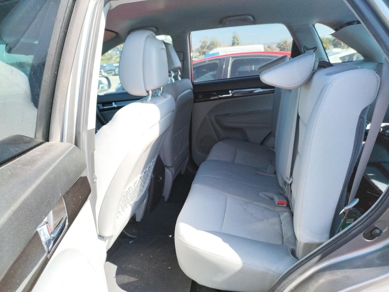 Photo 6 from auction – 2011 KIA SORENTO BA with VIN 5XYKT3A12BG036178