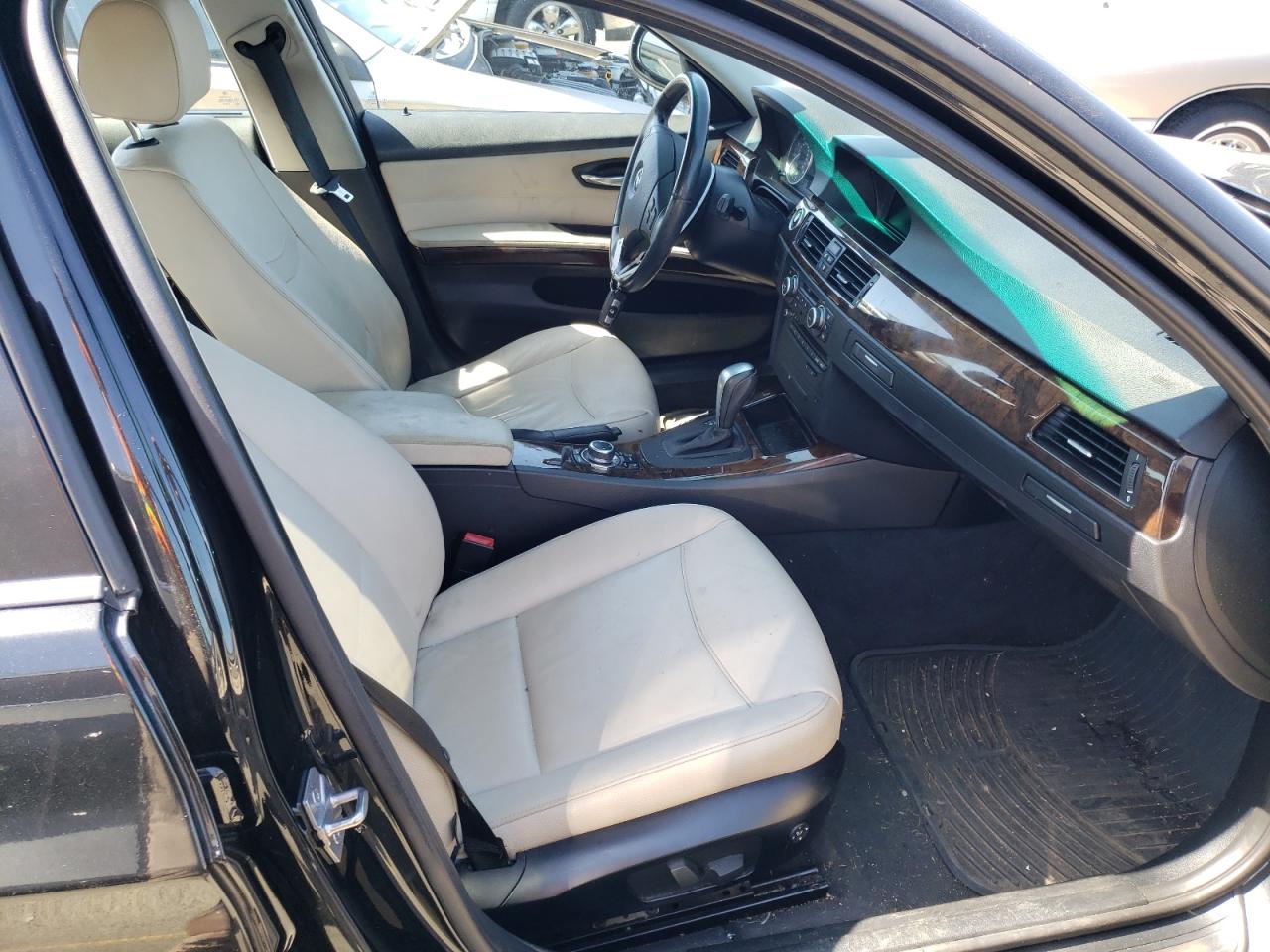 Photo 5 from auction – 2011 BMW 328 I SULE with VIN WBAPH5C57BA445602