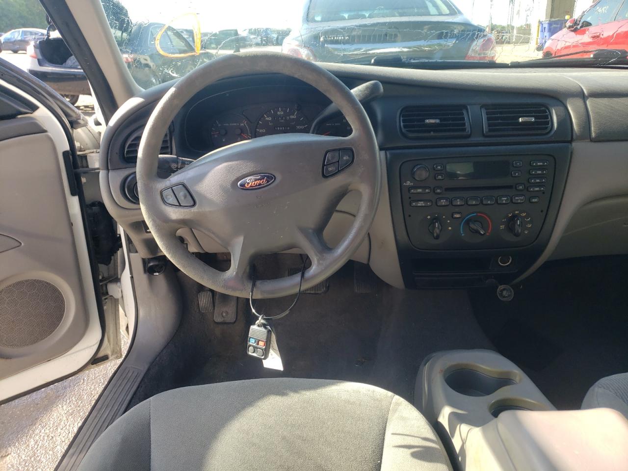 Photo 9 from auction – 2001 FORD TAURUS SE with VIN 1FAFP53261G220144
