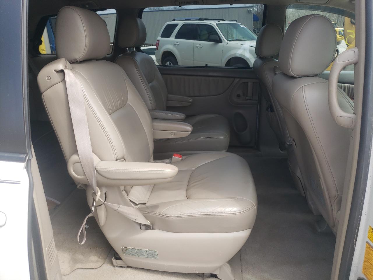 Photo 6 from auction – 2004 TOYOTA SIENNA XLE with VIN 5TDBA22CX4S014287