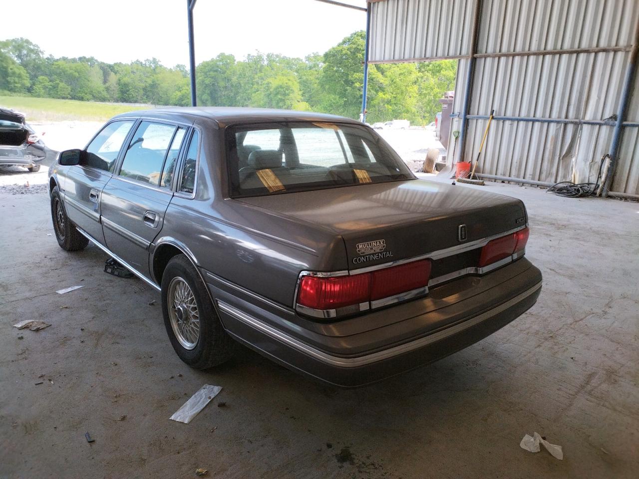 Photo 16 from auction – 1990 LINCOLN CONTINENTA with VIN 1LNLM9842LY623375
