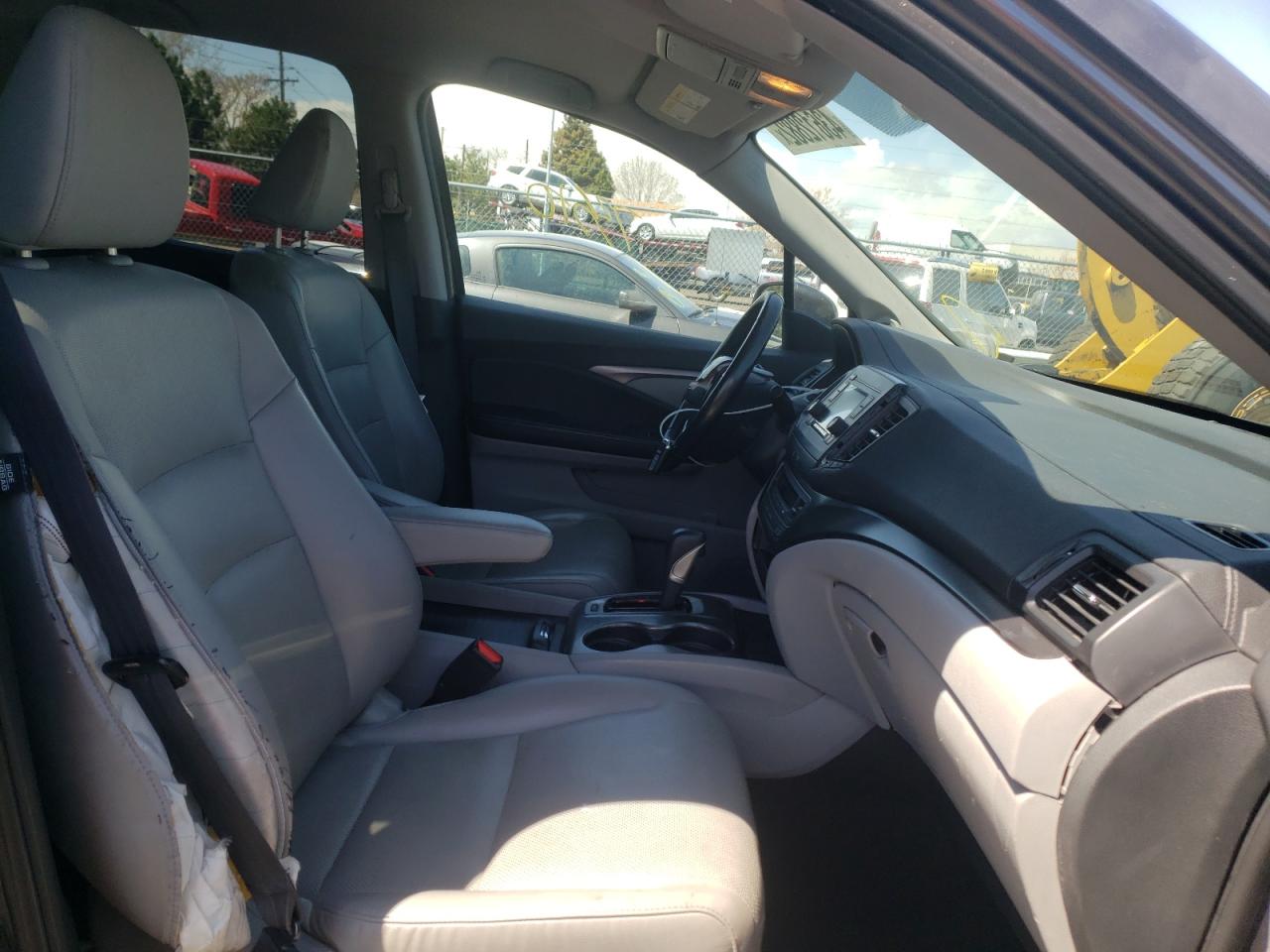 Photo 5 from auction – 2017 HONDA RIDGELINE with VIN 5FPYK2F51HB006924