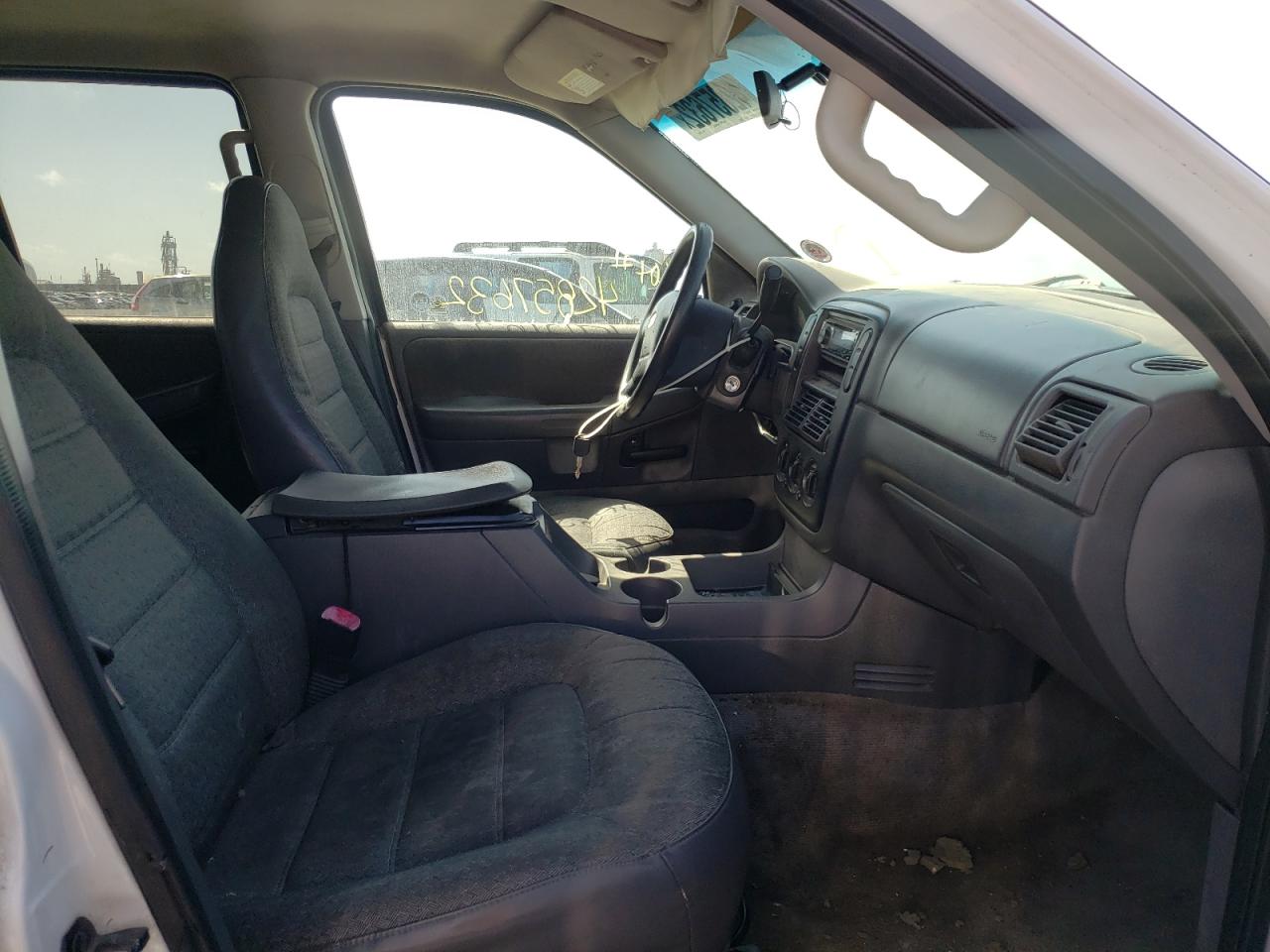 Photo 5 from auction – 2002 FORD EXPLORER X with VIN 1FMZU62E52ZA54136