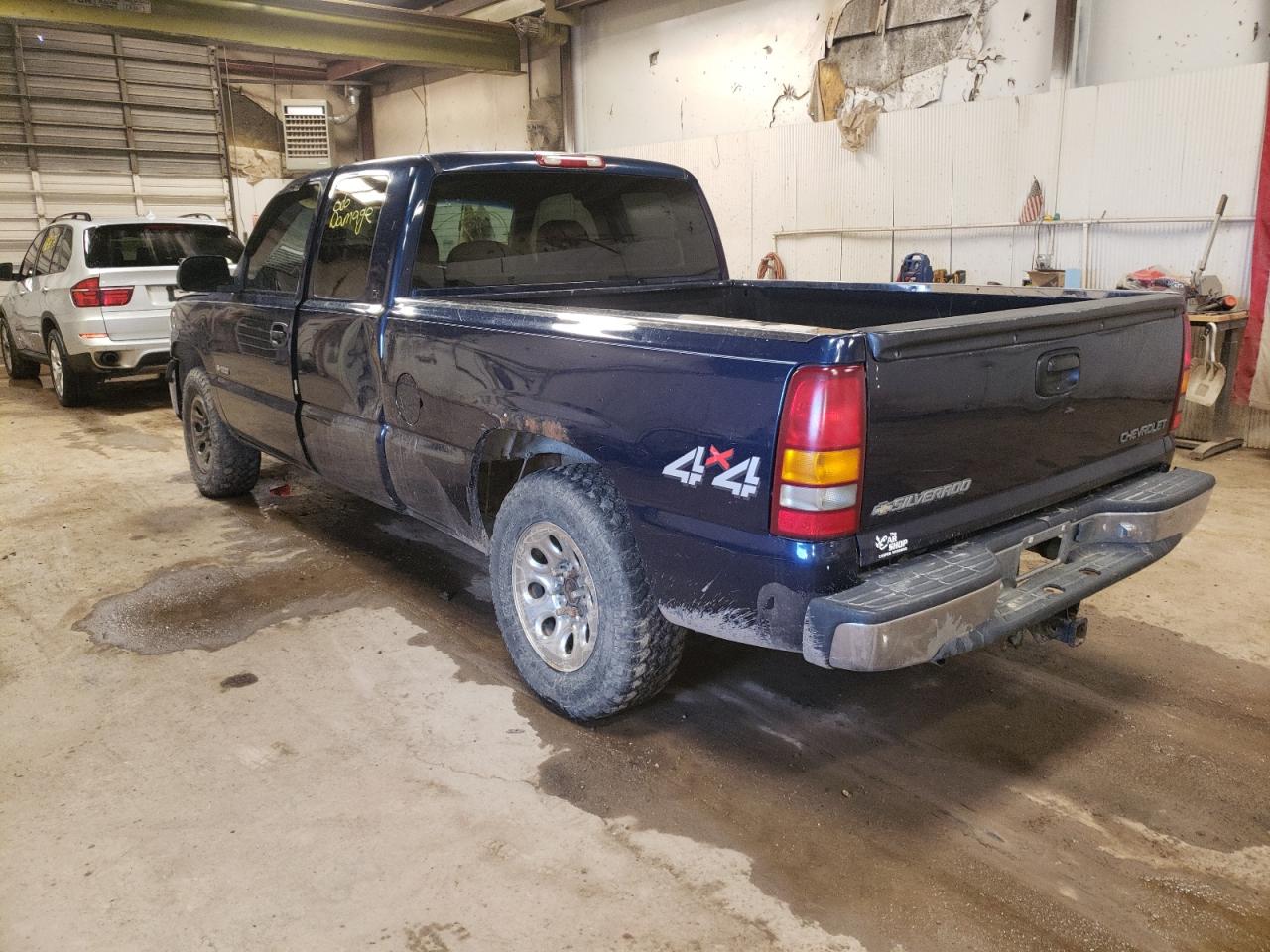 Photo 3 from auction – 2000 CHEVROLET SILVERADO with VIN 1GCEK19TXYE214253