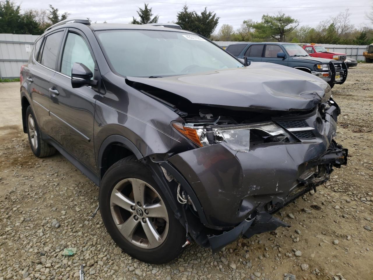 TOYOTA RAV4 XLE 2015 with VIN 2T3RFREV9FW389157 - Photo from auction
