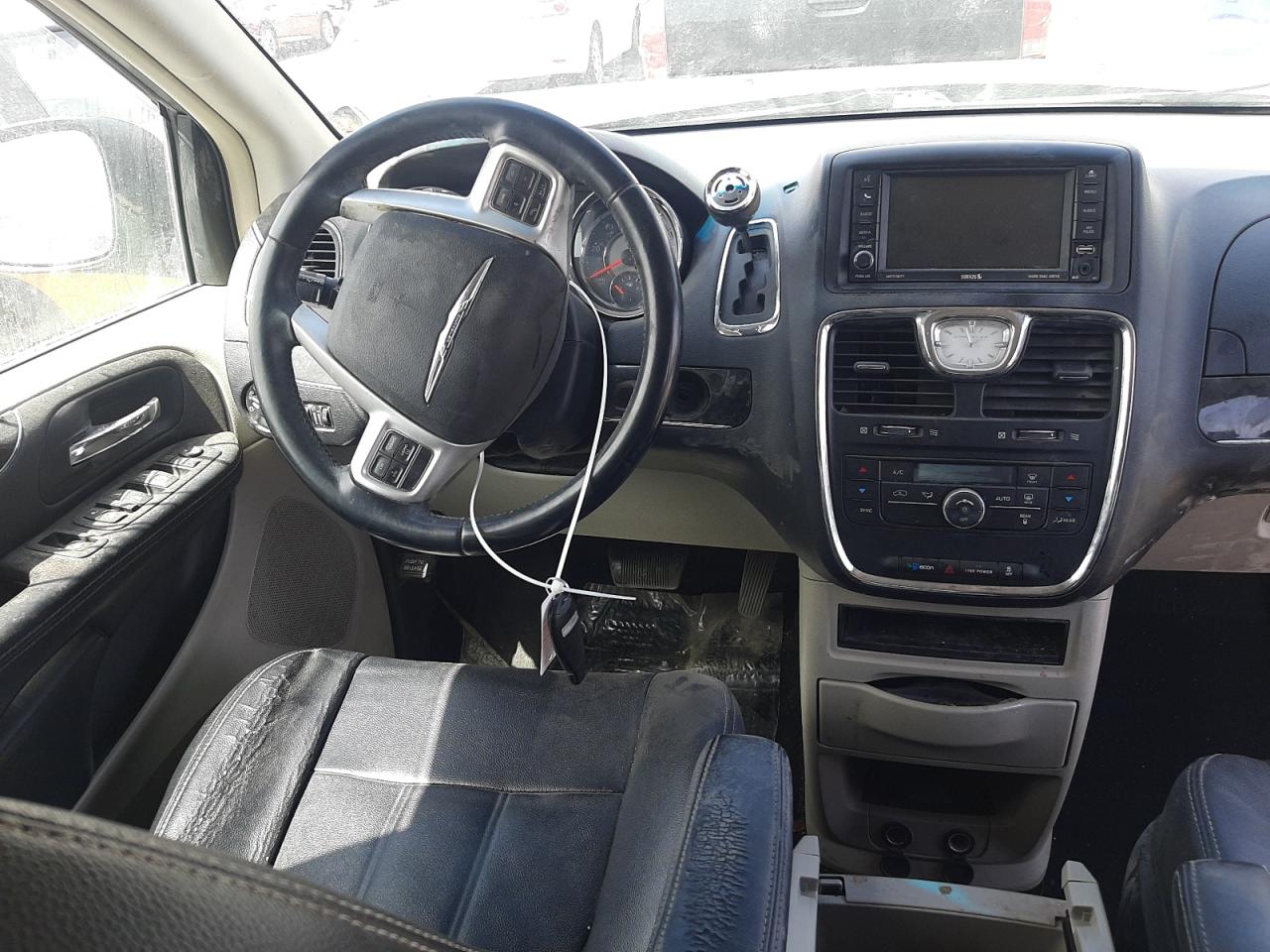 Photo 9 from auction – 2014 CHRYSLER TOWN & COU with VIN 2C4RC1BG9ER447745
