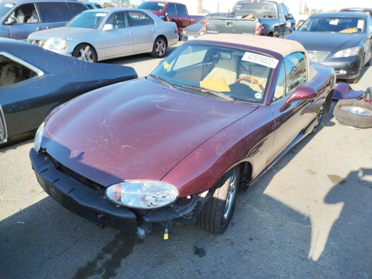 Photo 2 from auction – 2000 MAZDA MX-5 MIATA with VIN JM1NB3535Y0151402