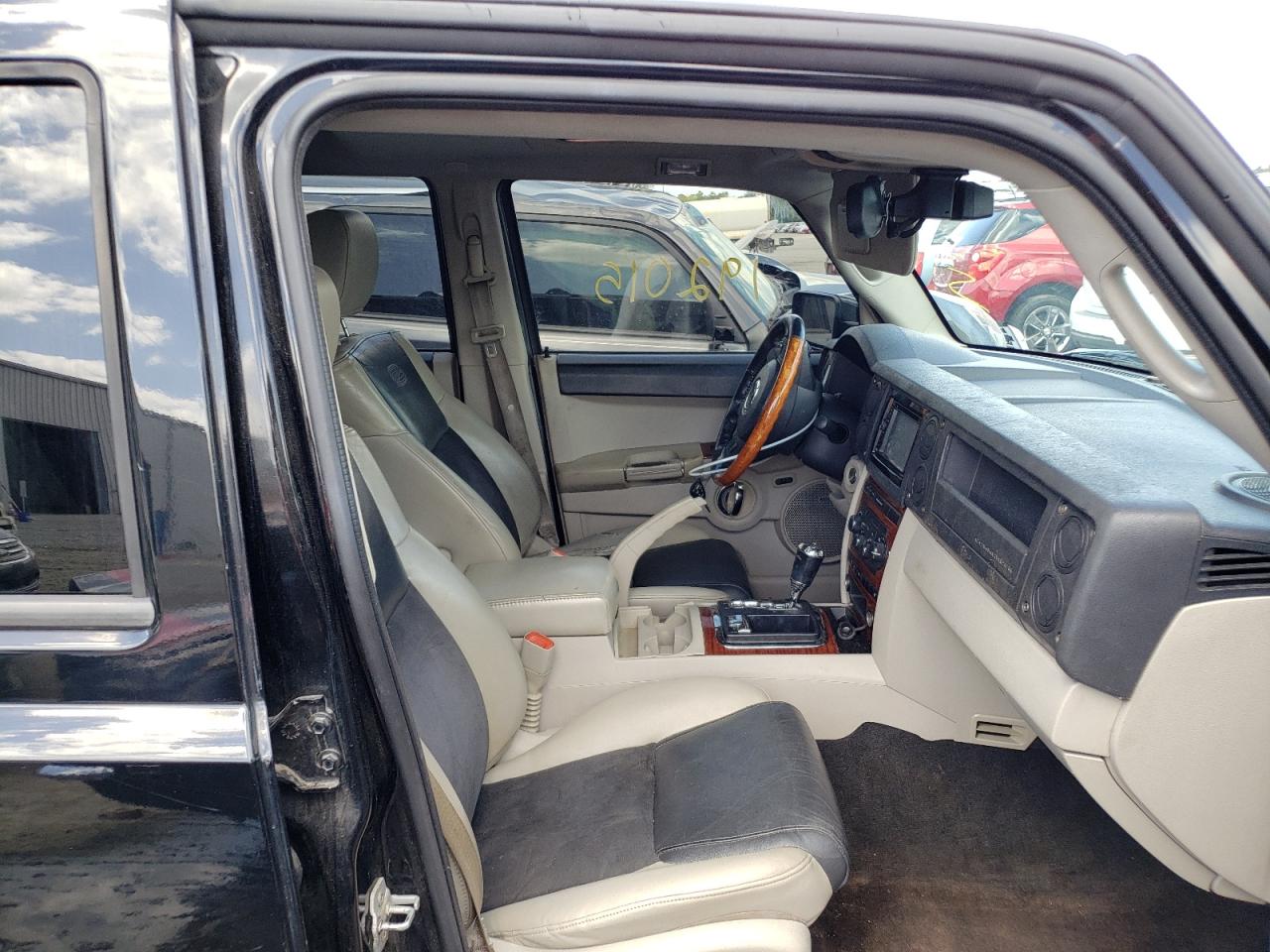 Photo 5 from auction – 2007 JEEP COMMANDER with VIN 1J8HG68267C679233
