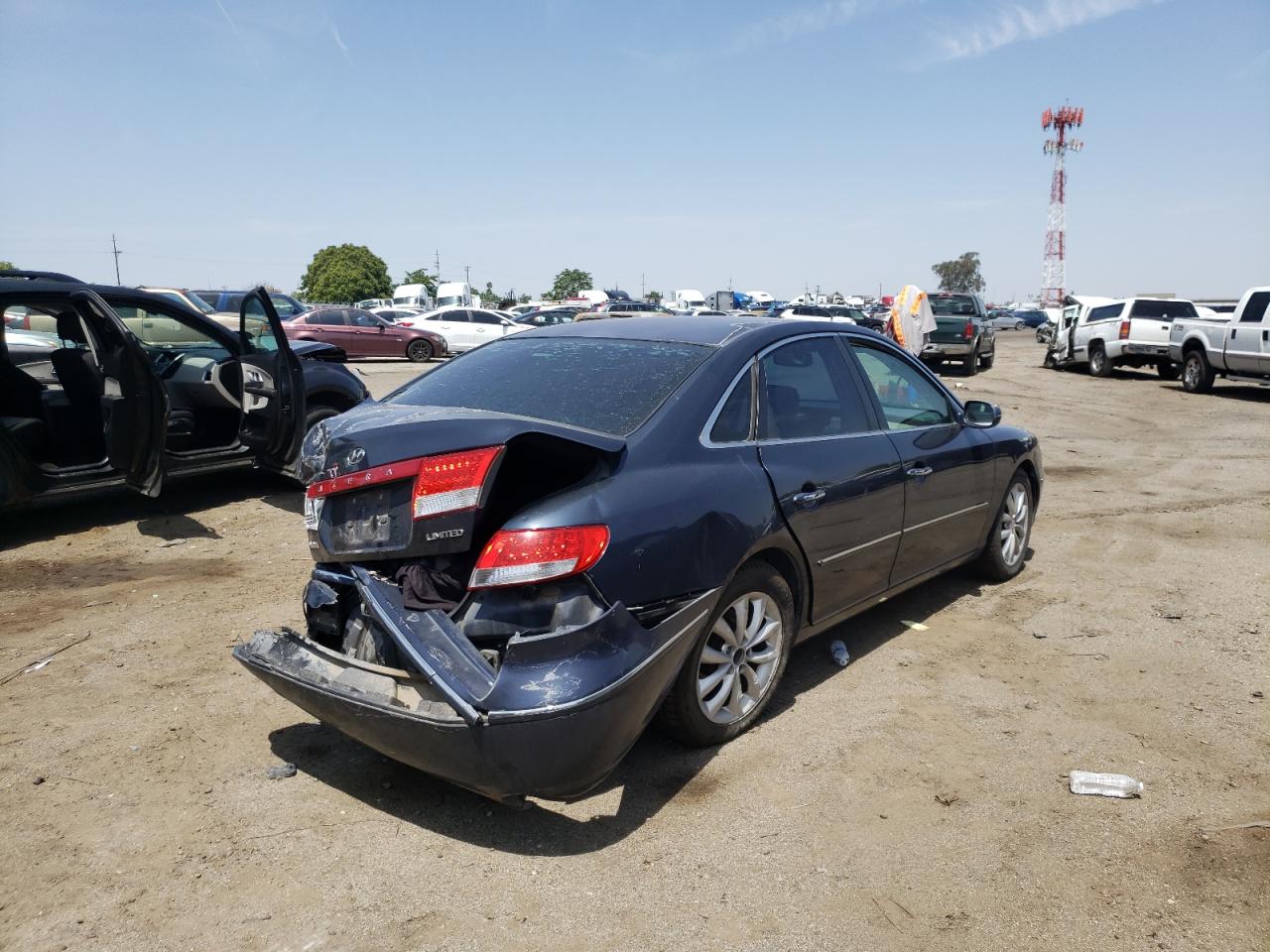 Photo 4 from auction – 2006 HYUNDAI AZERA SE with VIN KMHFC46F96A059406