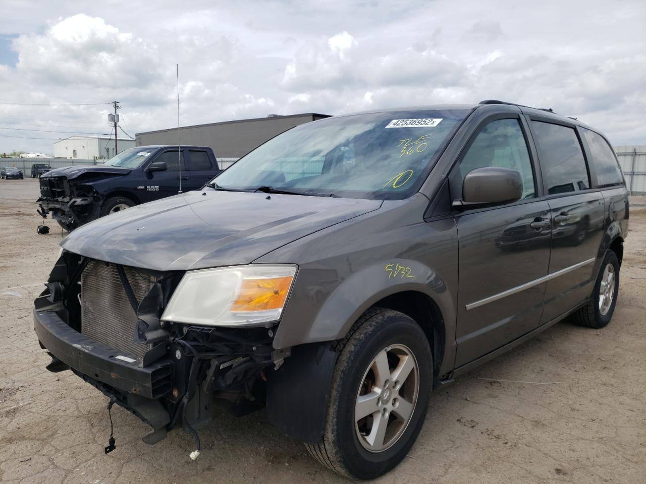 Photo 2 from auction – 2010 DODGE GRAND CARA with VIN 2D4RN5D11AR317238