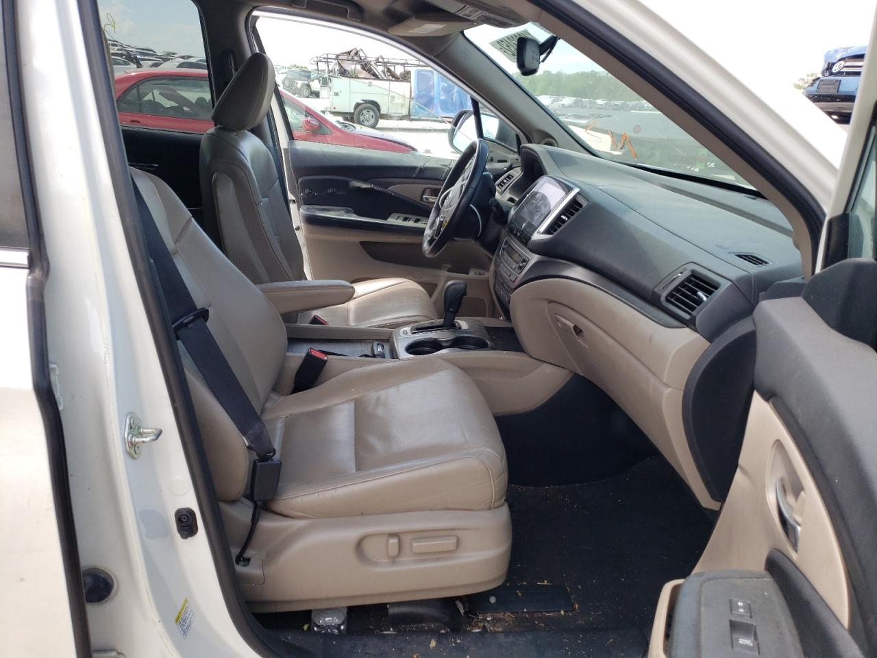 Photo 5 from auction – 2016 HONDA PILOT EXL with VIN 5FNYF5H87GB025675