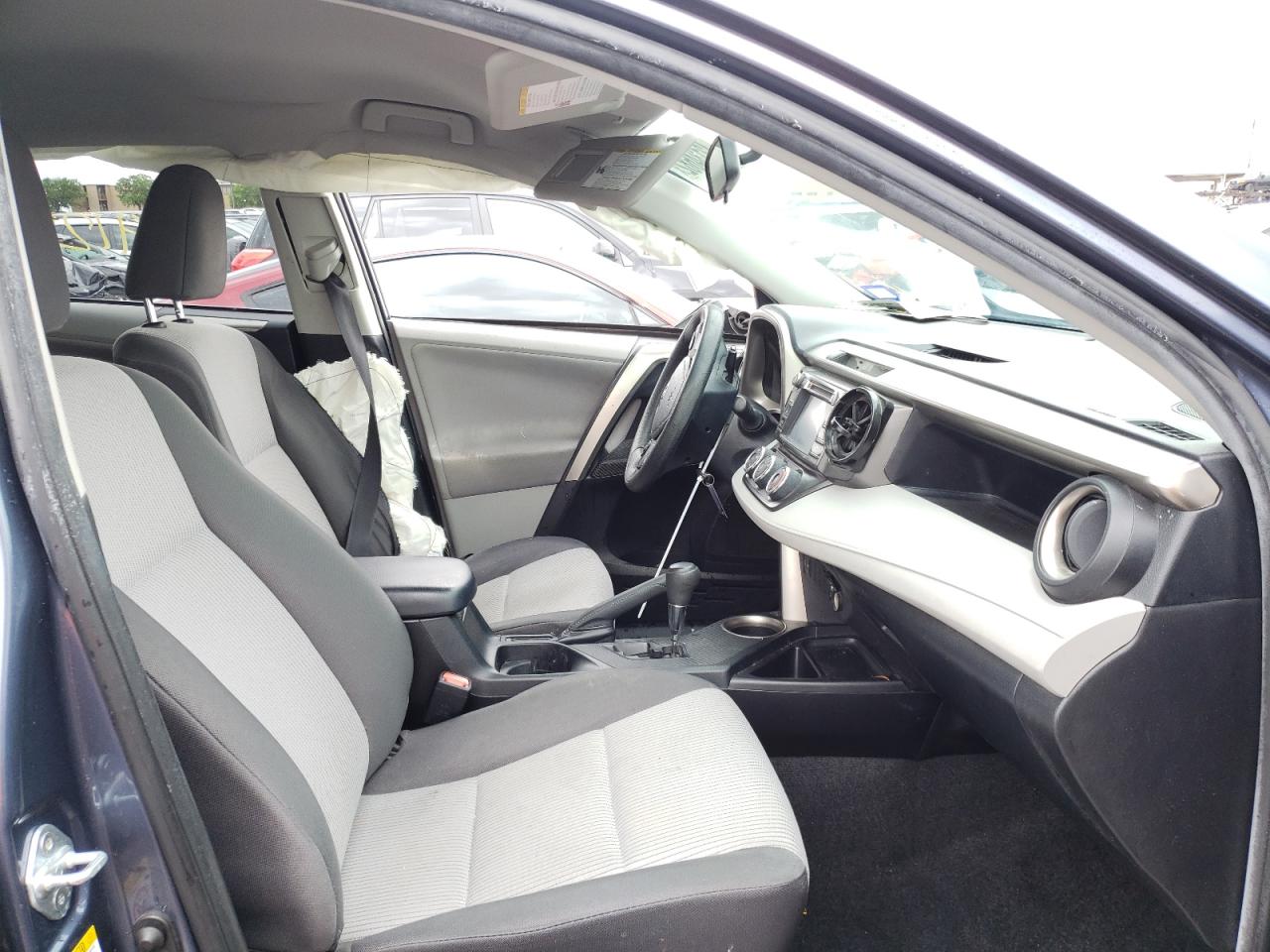 Photo 5 from auction – 2013 TOYOTA RAV4 LE with VIN JTMZFREV0D5011300