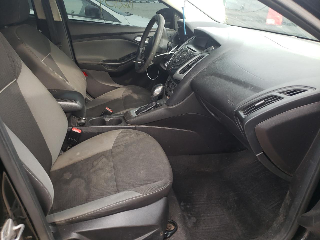 Photo 5 from auction – 2014 FORD FOCUS SE with VIN 1FADP3F29EL149395