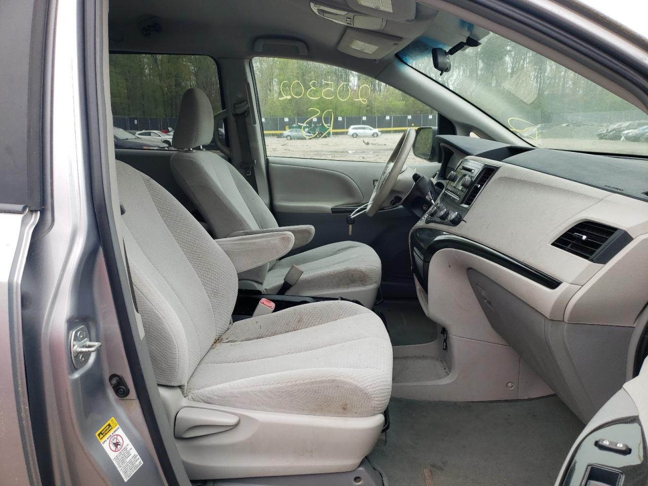 Photo 5 from auction – 2012 TOYOTA SIENNA BAS with VIN 5TDKA3DC1CS014339
