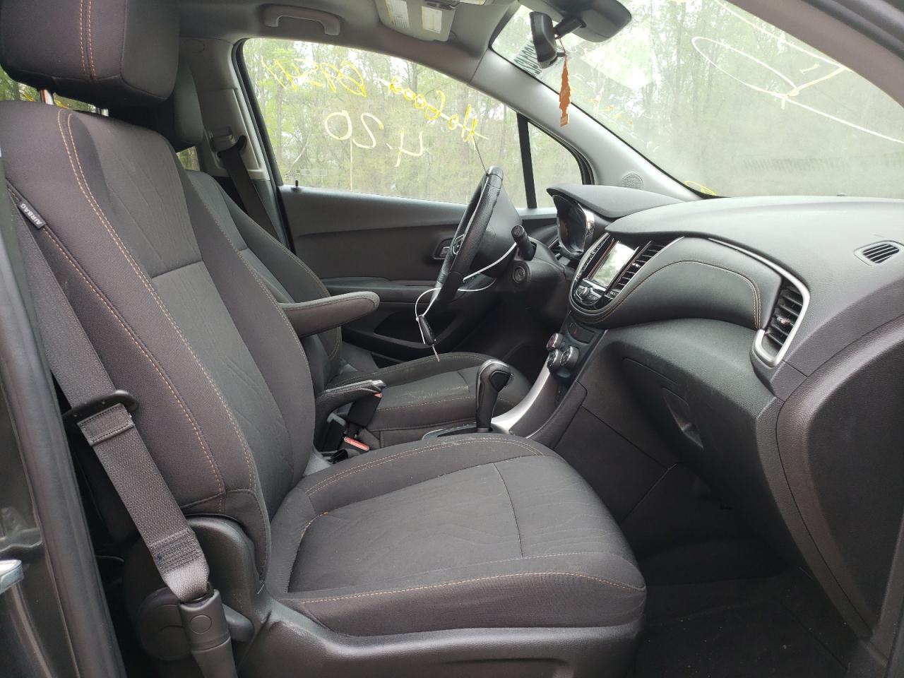 Photo 5 from auction – 2019 CHEVROLET TRAX 1LT with VIN 3GNCJLSB1KL398861