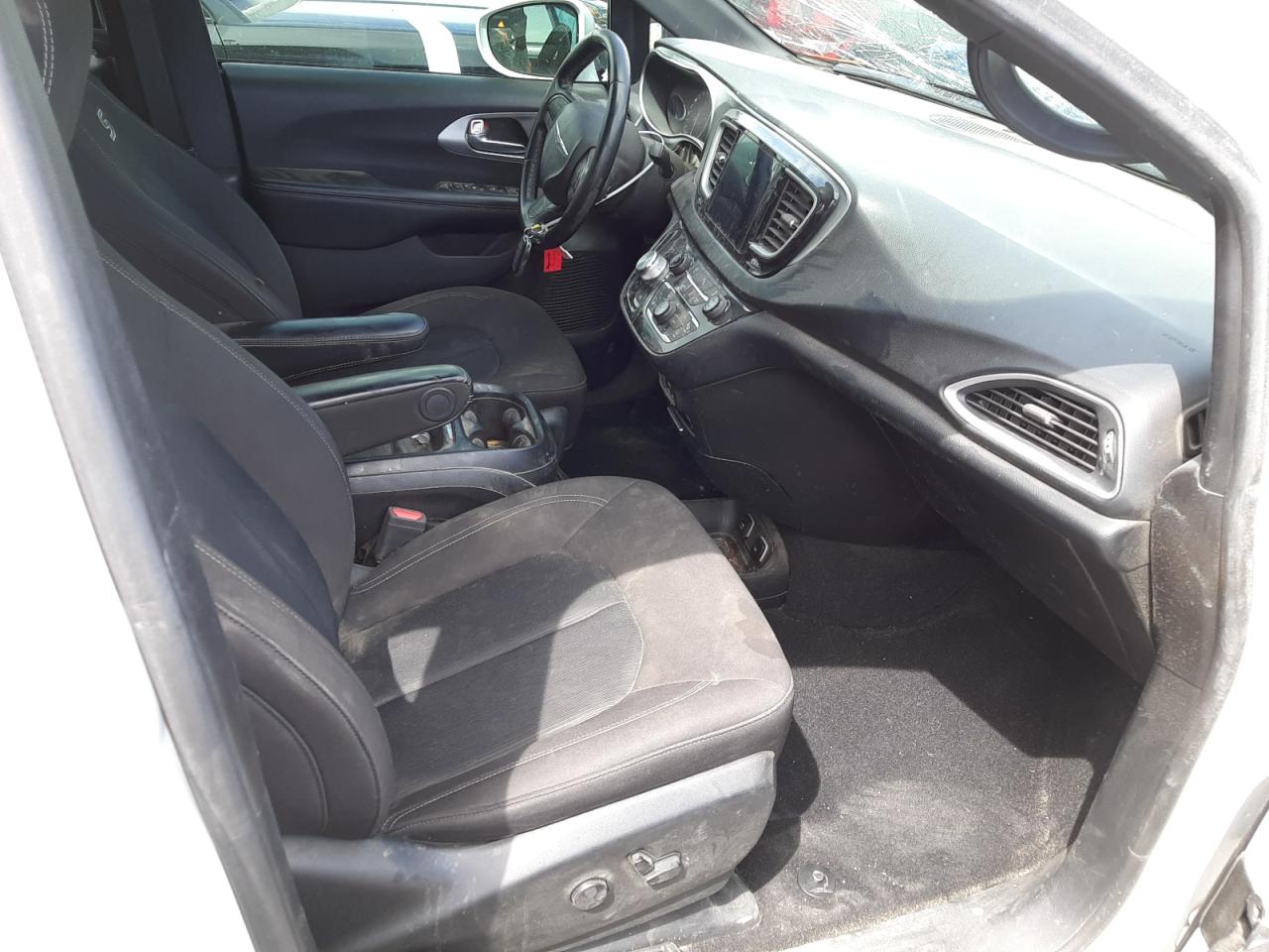 Photo 5 from auction – 2020 CHRYSLER PACIFICA T with VIN 2C4RC1FG4LR121150