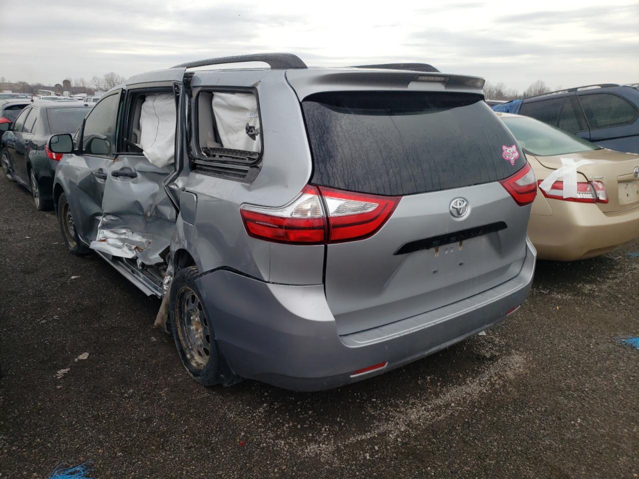 Photo 3 from auction – 2017 TOYOTA SIENNA with VIN 5TDZZ3DC6HS853580