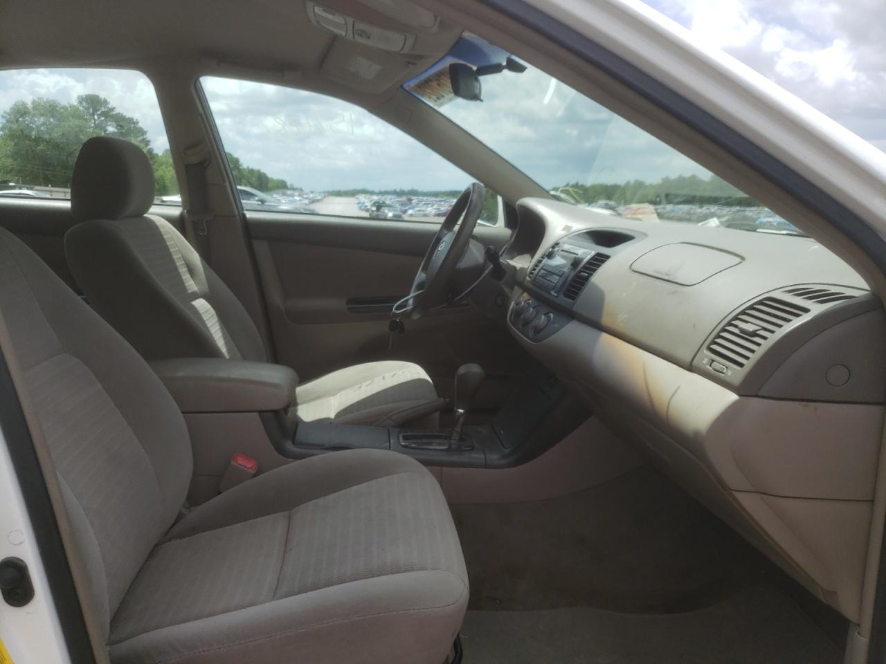 Photo 5 from auction – 2005 TOYOTA CAMRY LE with VIN 4T1BF30K65U605730