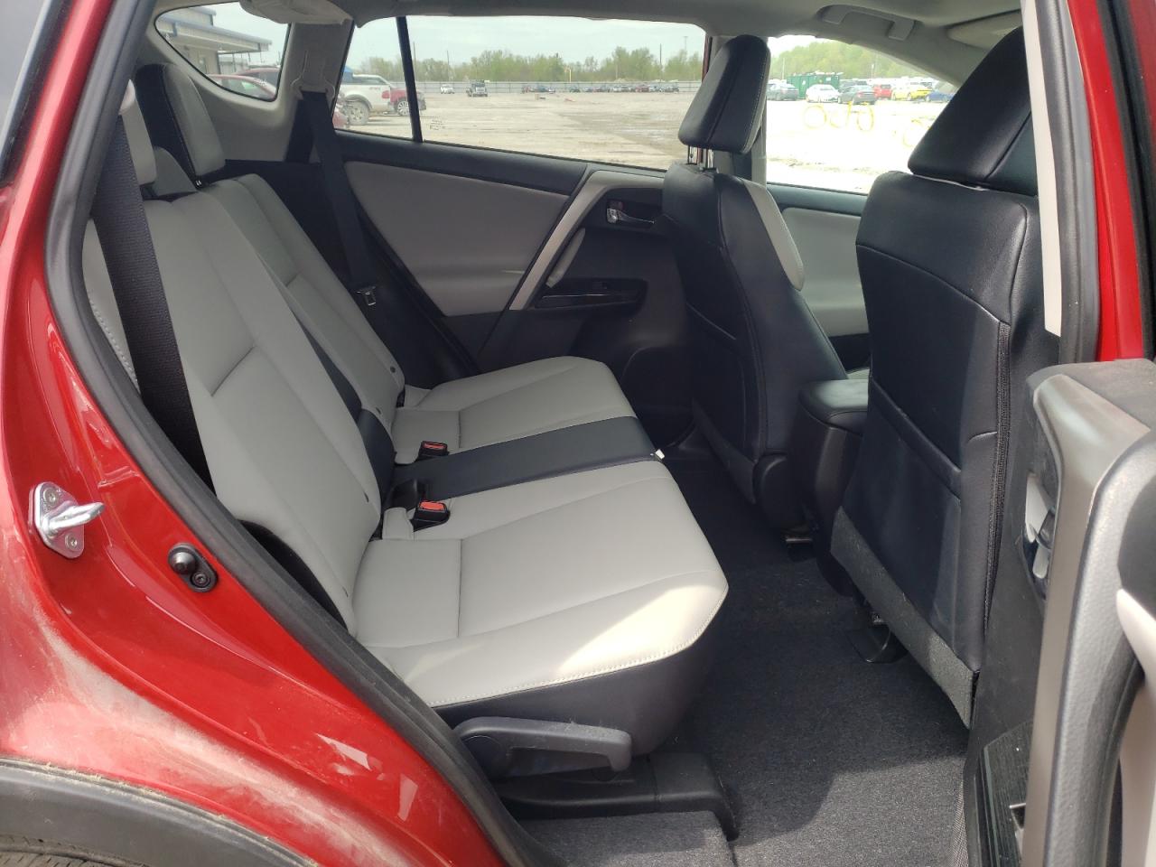 Photo 6 from auction – 2017 TOYOTA RAV4 LIMIT with VIN 2T3DFREV3HW551801