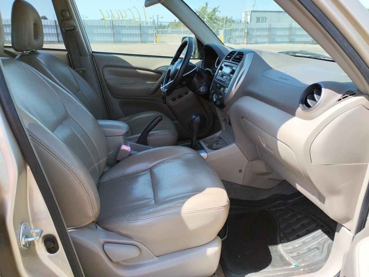 Photo 5 from auction – 2004 TOYOTA RAV4 with VIN JTEGD20V940025071
