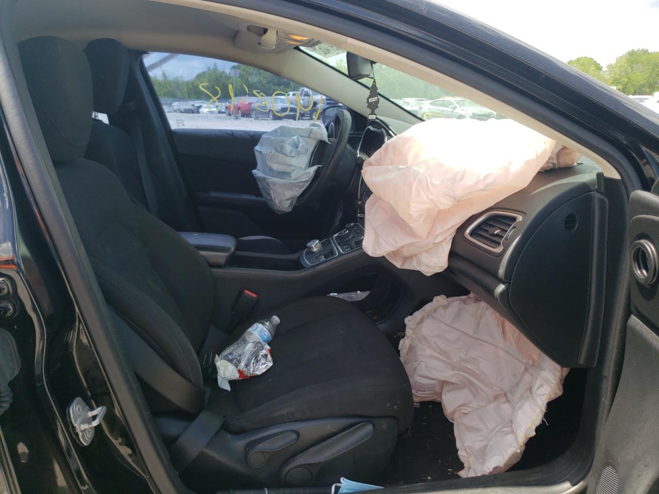 Photo 5 from auction – 2015 CHRYSLER 200 LIMITE with VIN 1C3CCCAB0FN502495