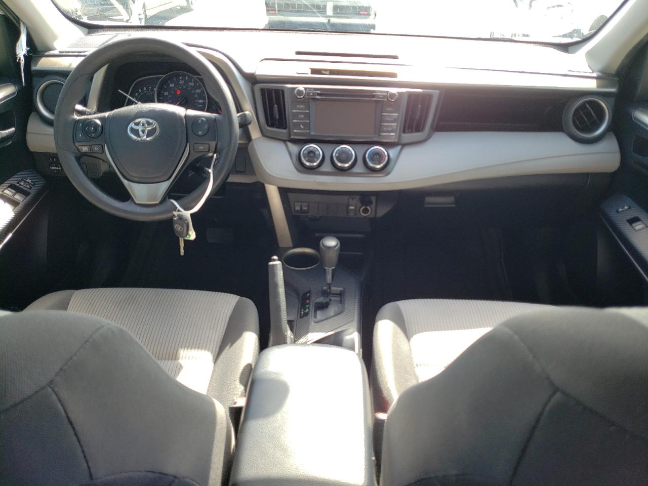 Photo 9 from auction – 2015 TOYOTA RAV4 LE with VIN JTMZFREV5FD054927